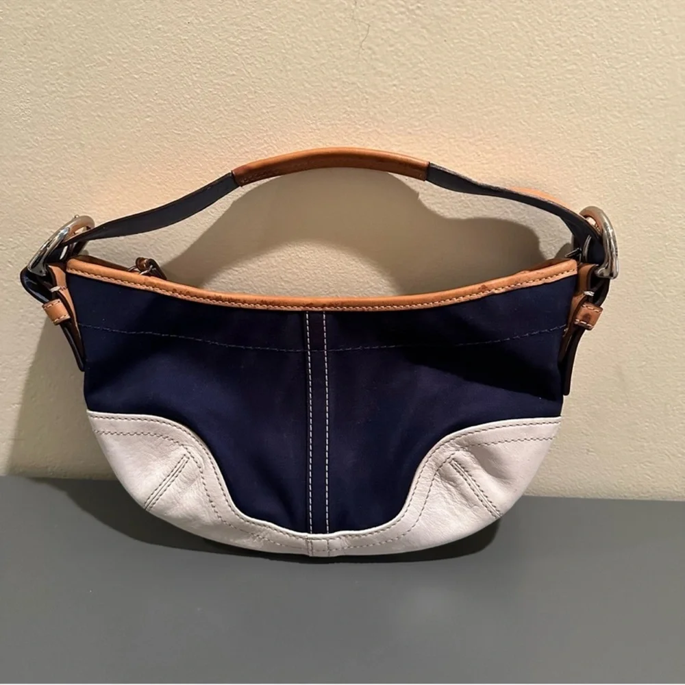 Vintage Y2K Coach SoHo mini Hobo
Navy and White style 4431 (2004) - Picture 2 of 14